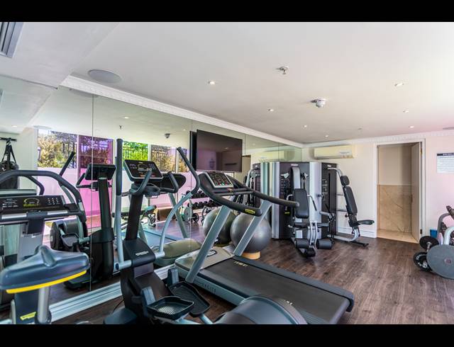 2 BEDROOM APARTMENT TO LET IN SEA POINT